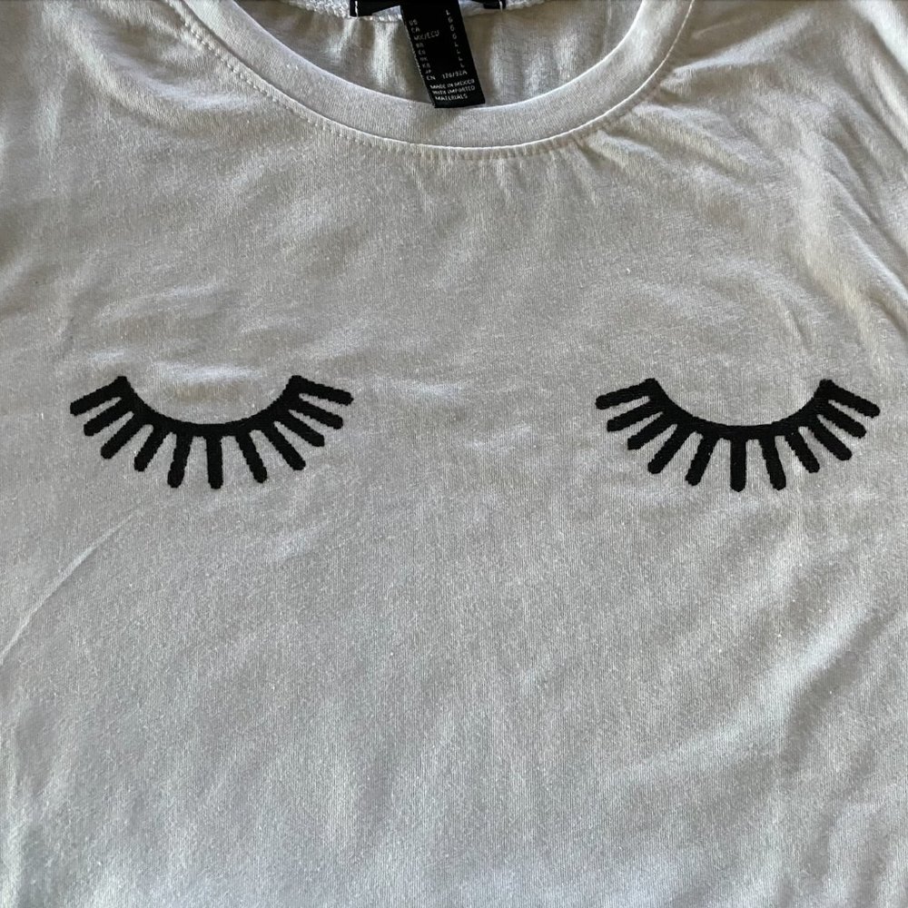 NEW Women's White w/ Black Eyelash Graphic Fitted T-Shirt, Large